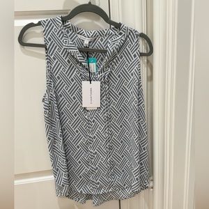 41 HAWTHORN
Breyson Pleat Detail Split
Neck Blouse